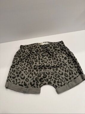Cotton on baby Leopard Print Baby Shorts - light Olive Green & Black